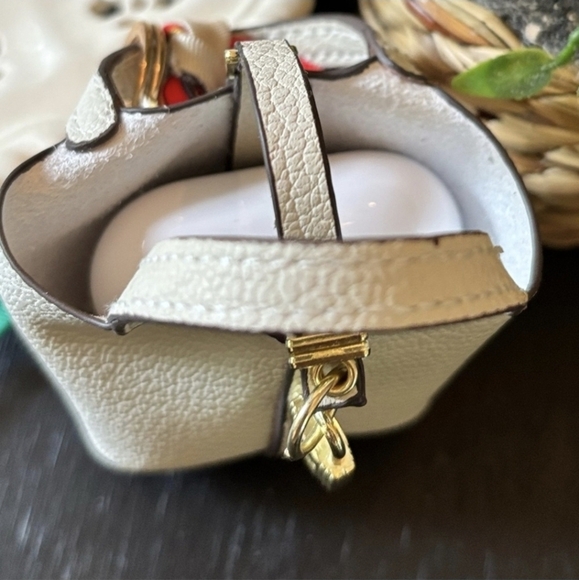 The Unbranded Brand Handbags - Cream Lux Mini Purse, Bag Charm/Keychain~Earbud Holder~NEW